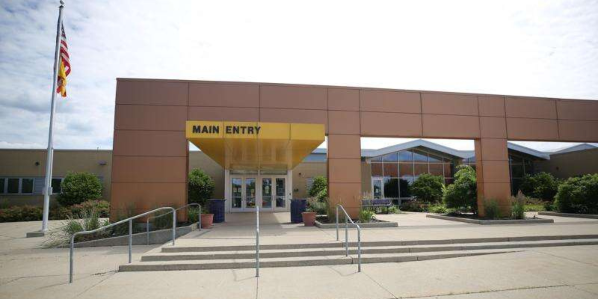 The front entrance of one of the schools that is part of Wauconda Community Unit School District #118 in Illinois. It shows the brick building with a few steps leading to the main entrance.